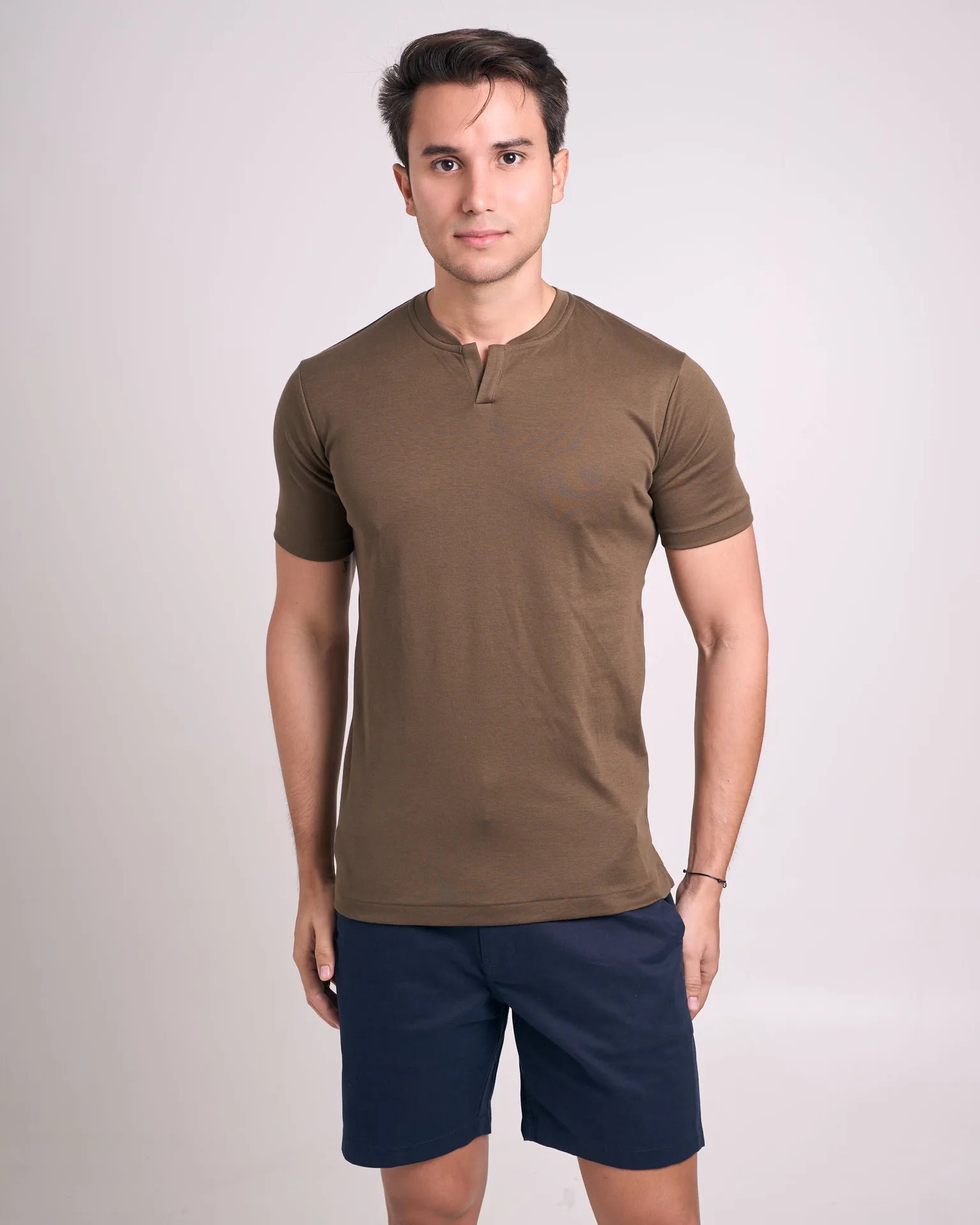CAMISETA PIMA - GOLA V - VERDE OLIVA - imagem 1